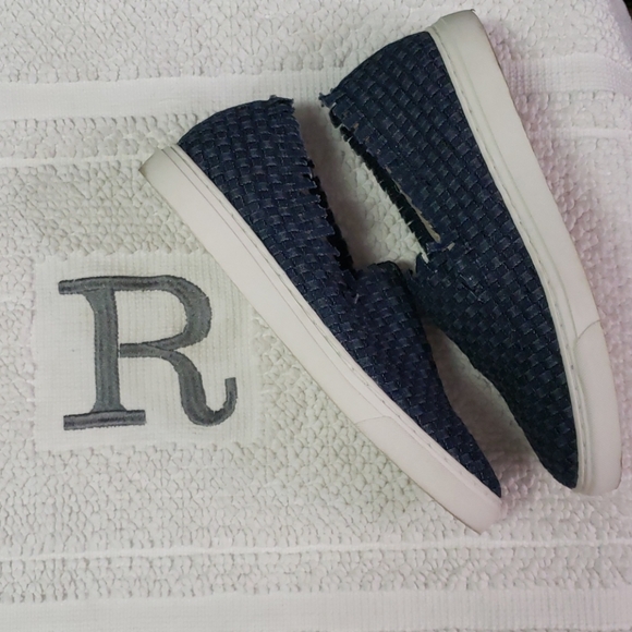 VINCE CAMUTO SNEAKERS - Picture 5 of 11